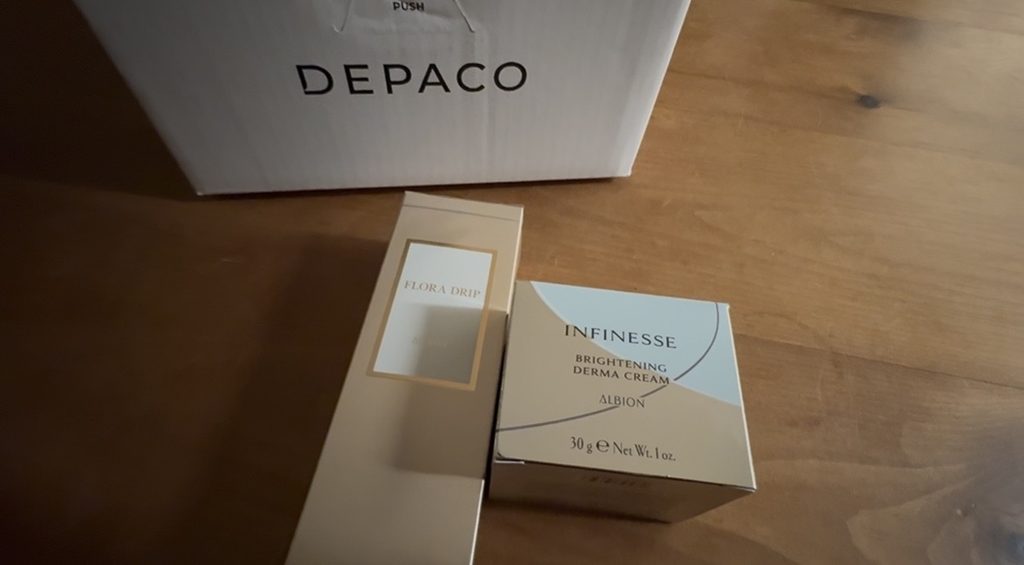 DEPACOの箱とアルビオンのスキンケア